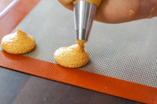 Boru ortalama macaron karışımı dışarı