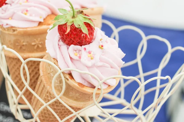 Ice scone filled with cream — Stock Photo, Image