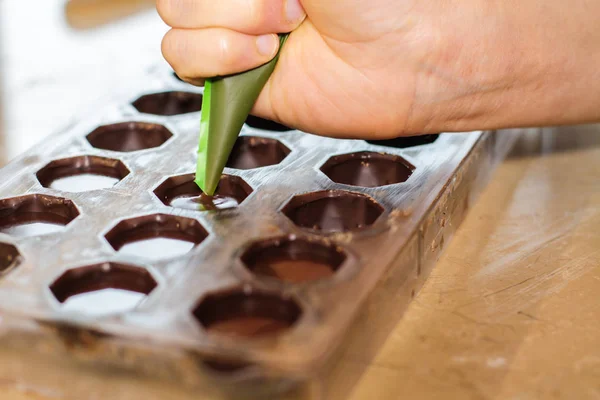 Rellenar el molde de caramelo — Foto de Stock