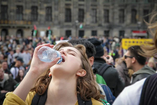 Amsterdam, Nizozemsko - 1. dubna 2016: Den mezinárodní polštář boj — Stock fotografie