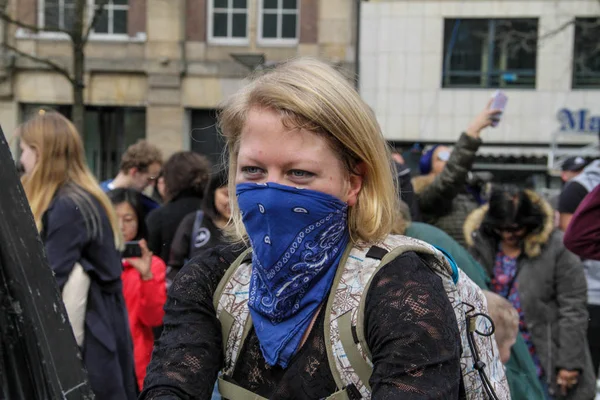 Amsterdam, Hollanda - 1 Nisan 2016: Uluslararası yastık mücadele günü