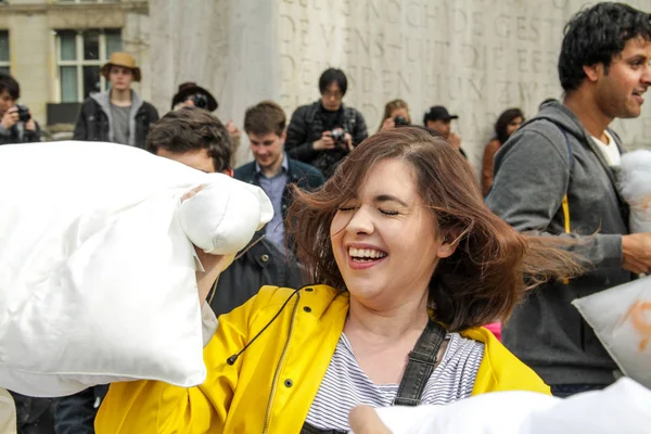 Amsterdam, Hollanda - 1 Nisan 2016: Uluslararası yastık mücadele günü