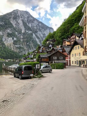 Ünlü Hallstatt Gölü nün doğal görünümü