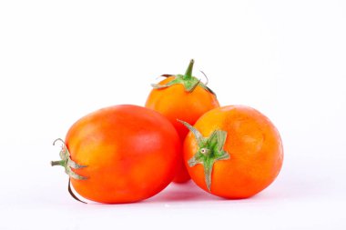 Kırmızı domates yüksek miktarda C vitamini sebze içerir.