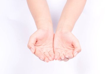 parmak el sembolleri izole edilmiş konsept iki elle birleştirin ve beyaz arka planda umutla ellerinizi açın