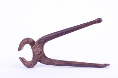 Kullanılmış demir kesme maşası ya da ucu beyaz arka plan aracı izole