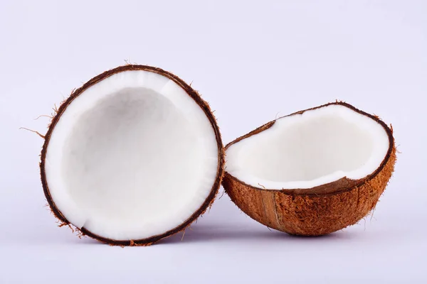 Świeże Kokosy Pół Ścieżka Wycinania Dla Białego Mleka Kokosowego Białym — Zdjęcie stockowe