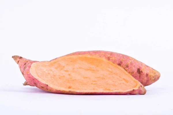 Verse Zoete Aardappel Yam Half Zoete Aardappel Witte Achtergrond Gezond — Stockfoto
