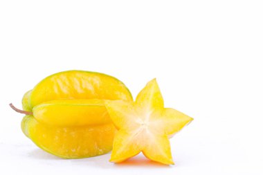  Beyaz zemin üzerinde yıldız meyvesi (yıldız meyvesi) ya da yıldız meyvesi (starfruit) izole edilmiş sağlıklı meyveler (kenar görünümü) )