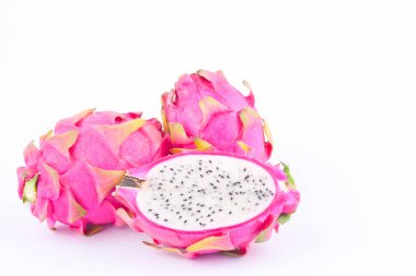 ejderha meyvesi (ejderha meyvesi) veya pitaya beyaz arka planda sağlıklı ejderha meyvesi izole edilmiş organik gıda