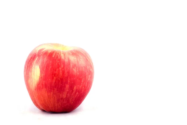 Manzana Roja Madura Sobre Fondo Blanco Fruta Sana Comida Aislada —  Fotos de Stock