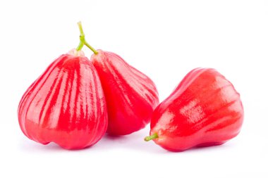 Beyaz zemin üzerinde gül elması veya chomphu sağlıklı elma meyvesi izole