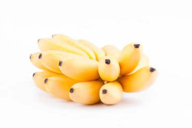 Beyaz arka planda altın muzdan organik eller sağlıklı Pisang Mas Mas meyveli yiyecekler izole edilmiş