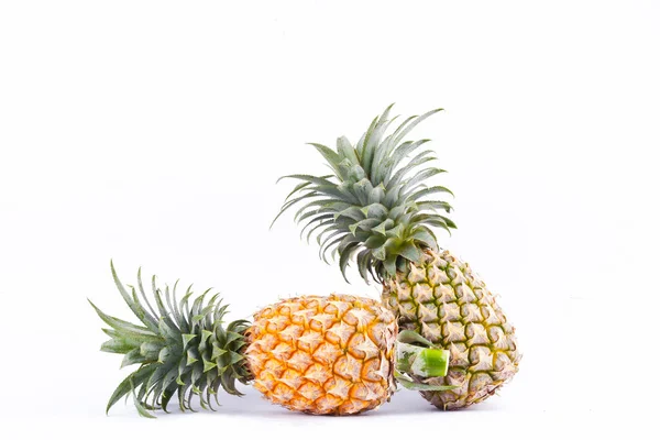 Ananas Jest Wysoka Witamina Owoców Białym Tle Zdrowe Owoce Ananasa — Zdjęcie stockowe