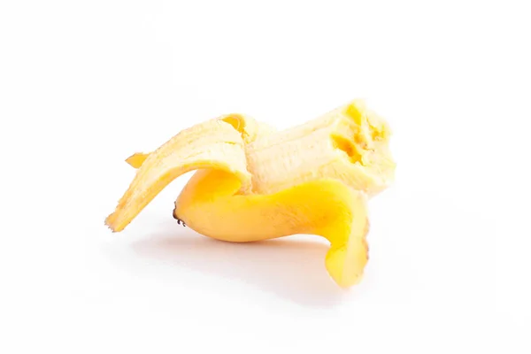 皮をむいた卵バナナ白の背景にかむ不足している健康的なピサングマスバナナフルーツ食品孤立 — ストック写真