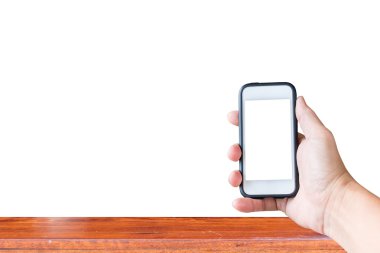 Tablo üzerinde erkek elinde akıllı telefon