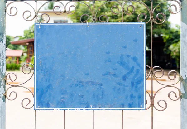 Kreidetafel vor dem Haus — Stockfoto