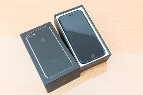 Nuevo Apple iPhone 7 unboxing — Foto de Stock