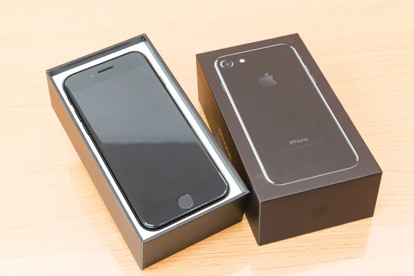 Yeni Apple iphone 7 unboxing — Stok fotoğraf