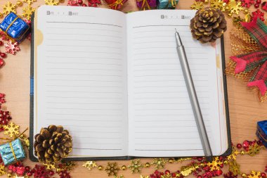 Boş kağıt kayda Noel arka plan tabloyla göre