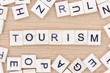 Tahta bloklar kelimelerle turizm