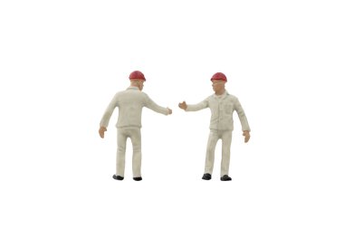 Minyatür insanlar çalışan inşaat kavramı beyaz arka plan üzerinde