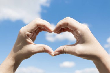 Kalp şeklinde el 