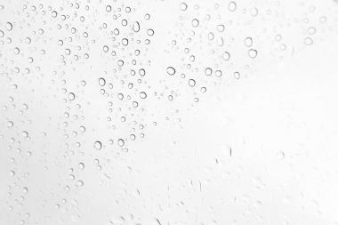 Cam, siyah ve beyaz su damlaları