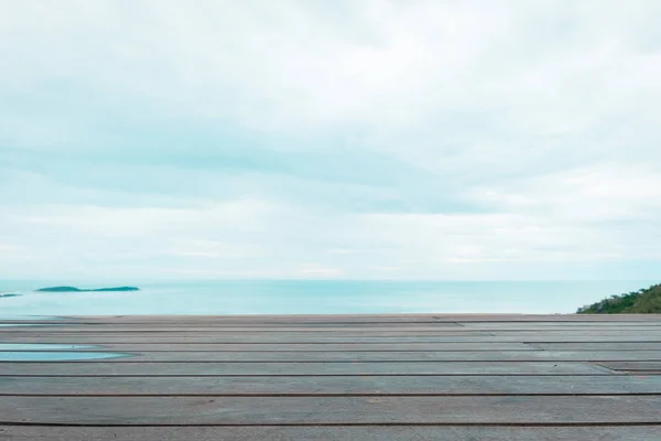 Suelo de madera vacío o suelo de espacio con vista al mar — Foto de Stock
