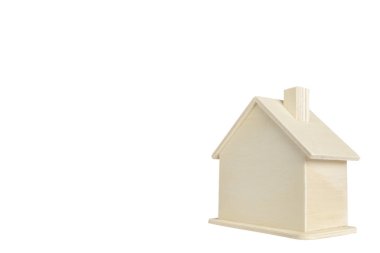 Minyatür ahşap ev izole beyaz arka plan üzerinde 
