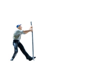 Minyatür insanlar çalışan inşaat kavramı üzerinde izole beyaz arka plan