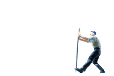 Minyatür insanlar çalışan inşaat kavramı üzerinde izole beyaz arka plan