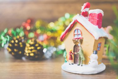 Minyatür köydeki Noel günü kutlamak 