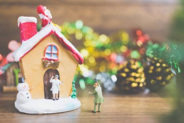 Minyatür köydeki Noel günü kutlamak 