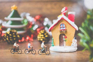 Minyatür köydeki Noel günü kutlamak 