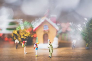 Minyatür köydeki Noel günü kutlamak 