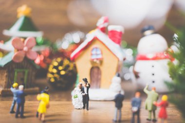 Minyatür köydeki Noel günü kutlamak 