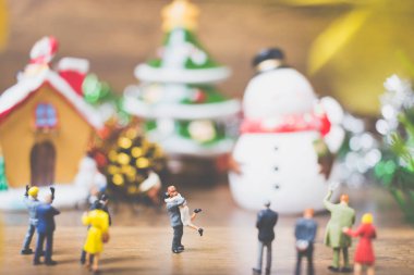 Minyatür köydeki Noel günü kutlamak 