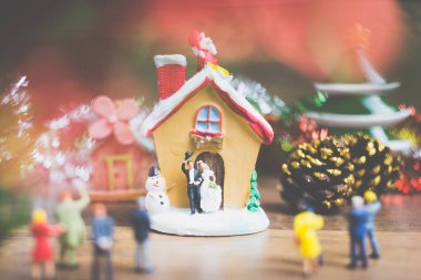 Minyatür köydeki Noel günü kutlamak 