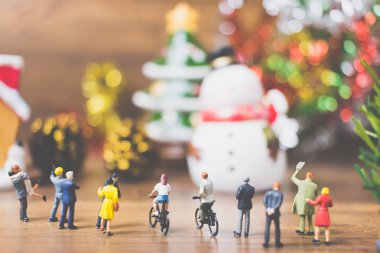 Minyatür köydeki Noel günü kutlamak 