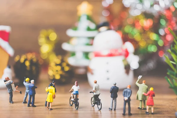 Minyatür köydeki Noel günü kutlamak 