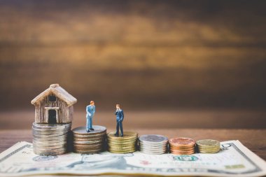 Minyatür insanlar işadamı para 