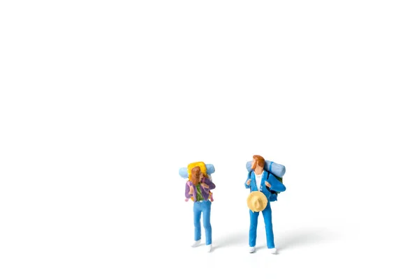 Miniatur-Backpacker isoliert auf weißem Hintergrund — Stockfoto