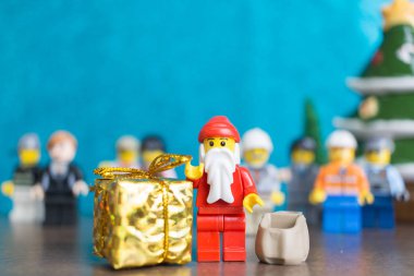 Noel sahne ile Lego Noel Baba minifigure