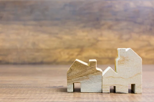 Brinquedo modelo de casa de madeira — Fotografia de Stock