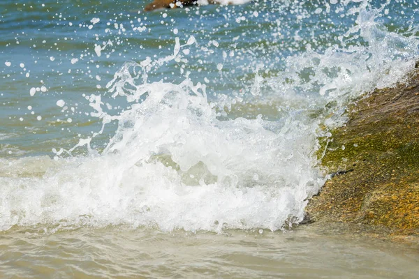 Měkká vlna oceánu na pláži pozadí. — Stock fotografie