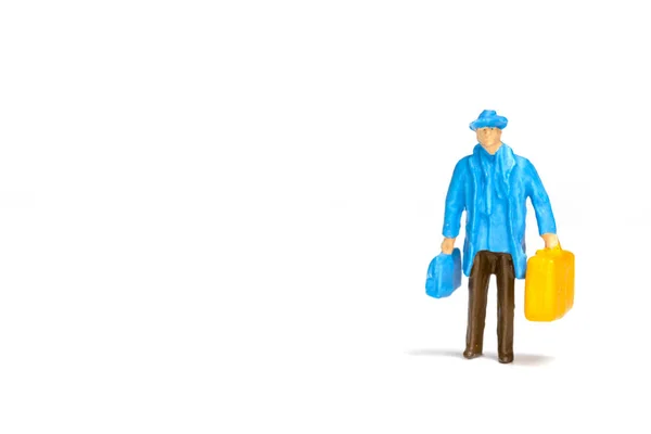 Miniature people ; Traveler holding a handbag  on white backgrou — Stock Photo, Image