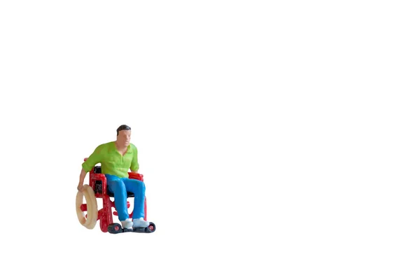 Pessoas Miniatura Man Wheelchair Isolate White Background Clipping Pat — Fotografia de Stock