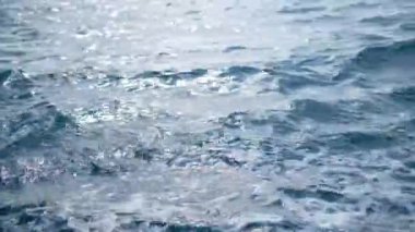 Gemiden vurdu dalgalar deniz kadar kapatın