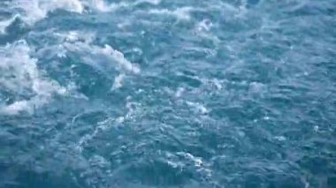 Gemiden vurdu dalgalar deniz kadar kapatın